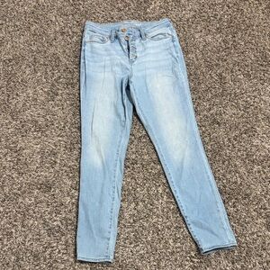 Classic Light Blue Skinny Jeans for Women